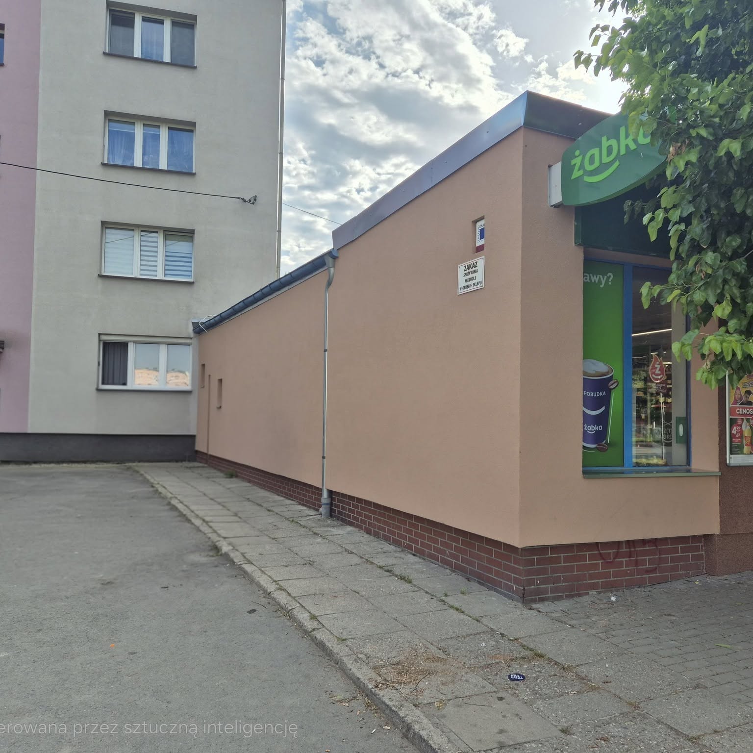 Remont elewacji sklepu Żabka